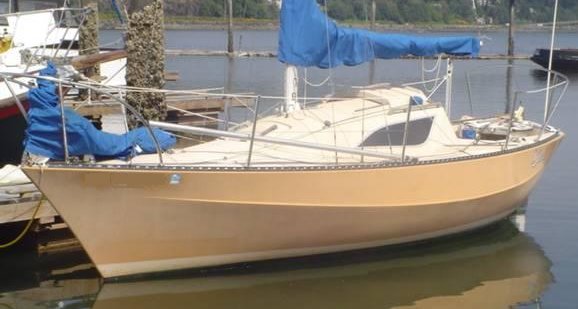 Ranger 24 sailboat under sail