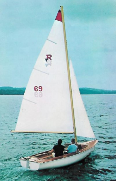 Redhead 17 sailboat under sail