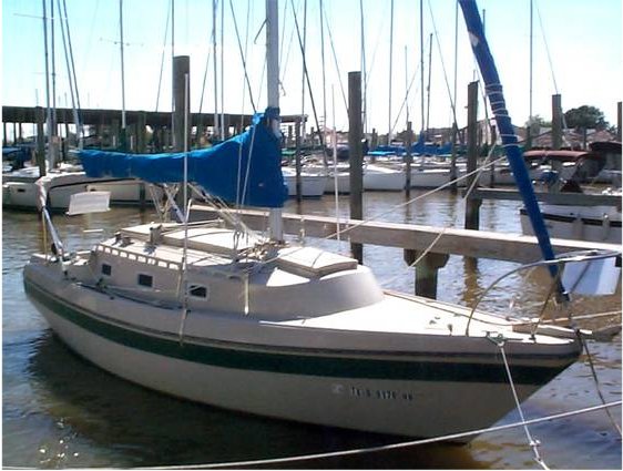 Roberts 25 sailboat under sail
