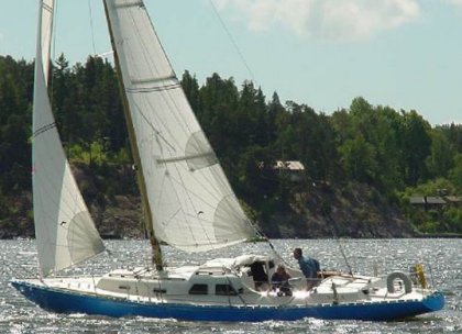 S 30 reimers sailboat under sail