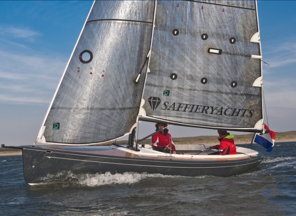 Se 23 saffier sailboat under sail