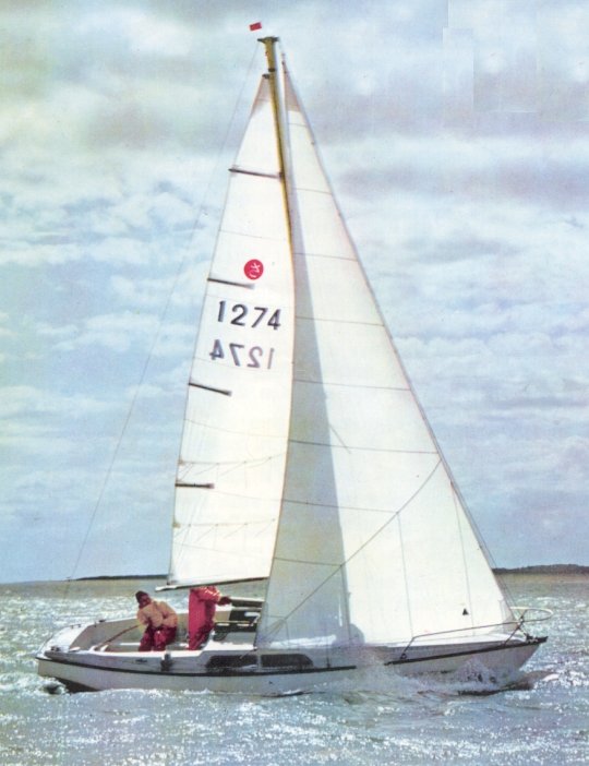 Samourai mk1 sailboat under sail