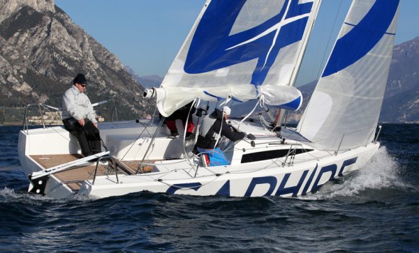 Saphire 27 sailboat under sail