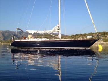 Solaris 47 sailboat under sail