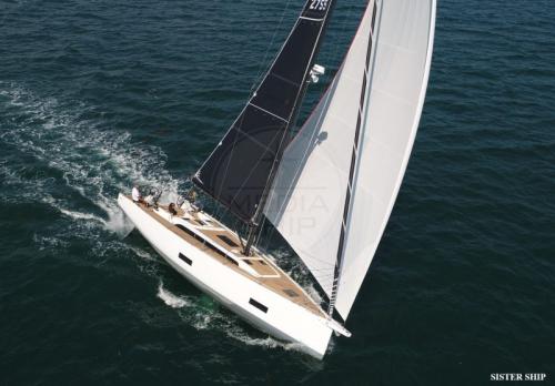 Solaris 42 sailboat under sail