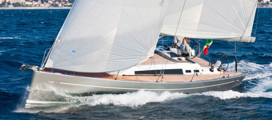 Solaris 37 sailboat under sail