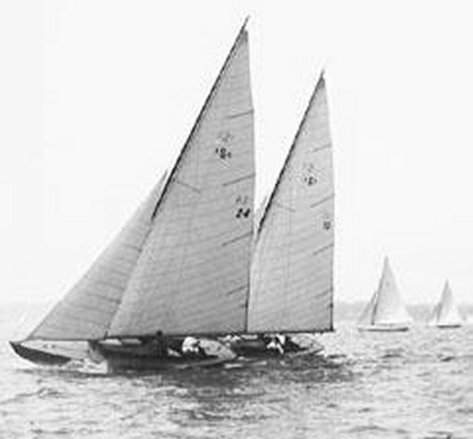 Sound interclub mower sailboat under sail