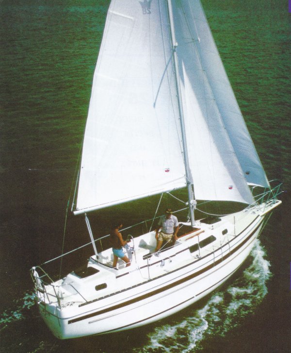 Sovereign 28 sailboat under sail