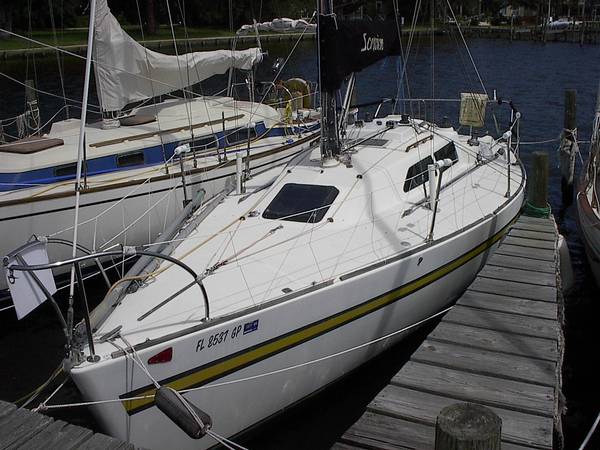 Soverel 30 1979 sailboat under sail