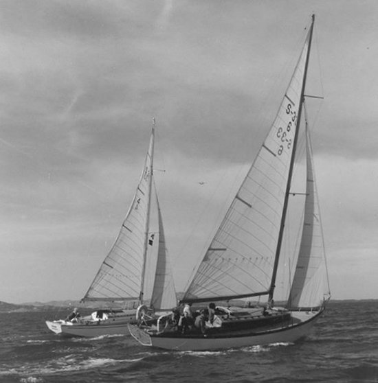 Spaulding 33 sailboat under sail