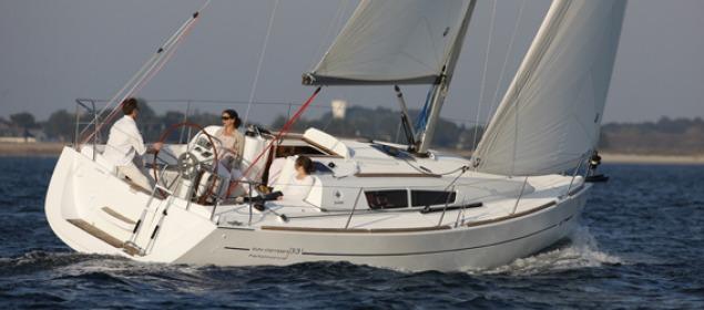 Sun odyssey 33i perf jeanneau sailboat under sail