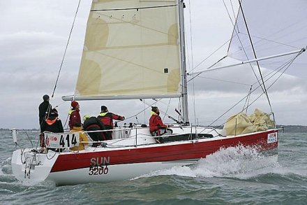 Sun fast 3200 jeanneau sailboat under sail