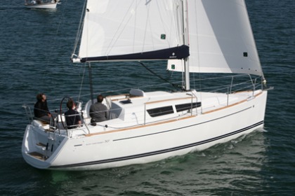Sun odyssey 30i jeanneau sailboat under sail