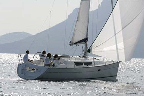 Sun odyssey 32i jeanneau sailboat under sail