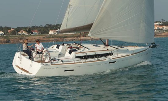 Sun odyssey 379 jeanneau sailboat under sail