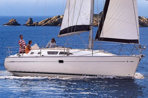 Sun odyssey 37 jeanneau sailboat under sail