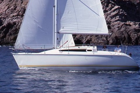 Sun way 28 jeanneau sailboat under sail