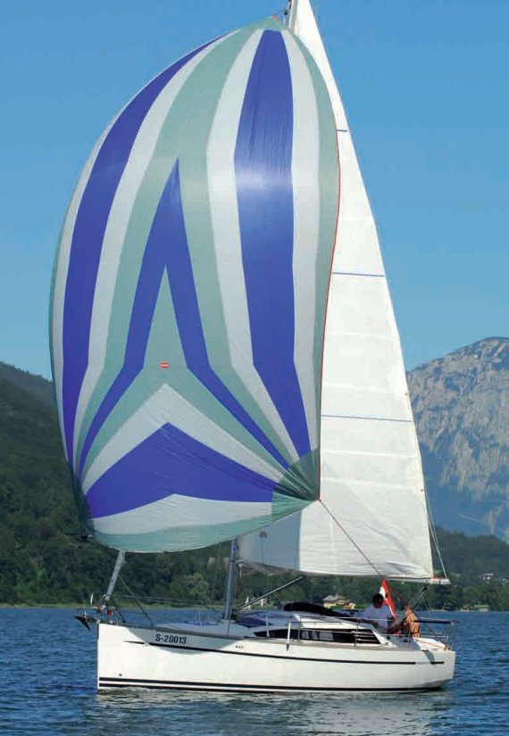 Sunbeam 301 sailboat under sail