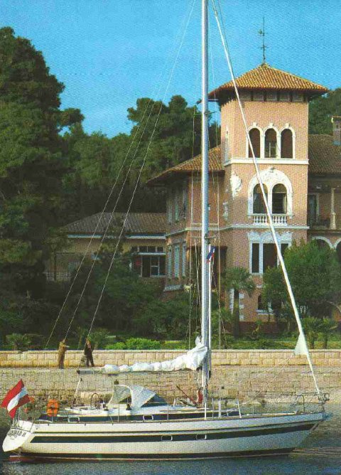 Sunbeam 371 sailboat under sail