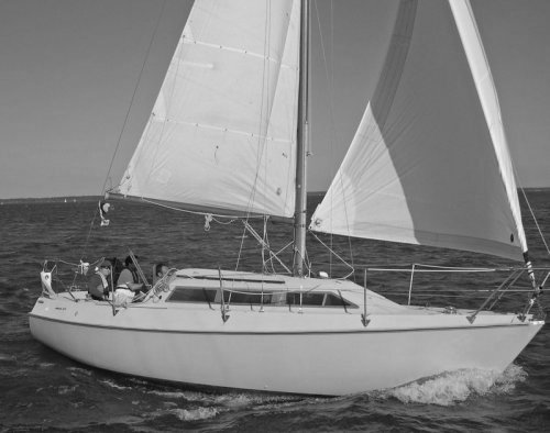 Tarentelle jouet sailboat under sail