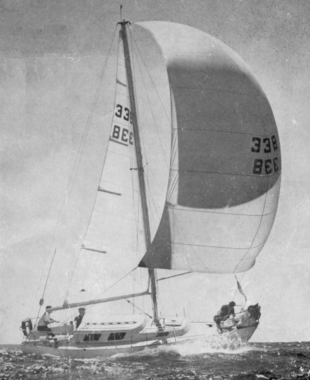 Top hat 25 sailboat under sail