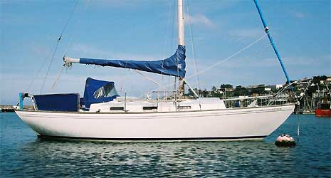 Twister 28 sailboat under sail