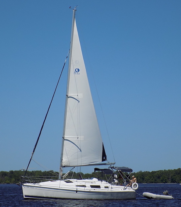 Hunter 33 2 sailboat under sail