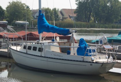 Victoria 26 mcvay sailboat under sail