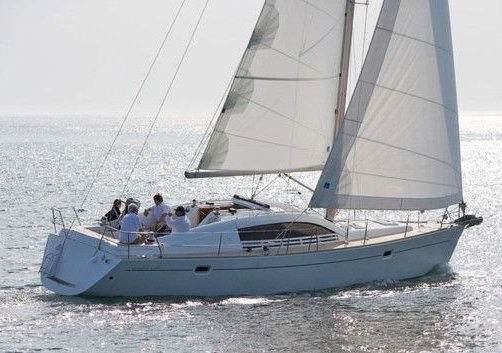 Wauquiez pilot saloon 41 sailboat under sail