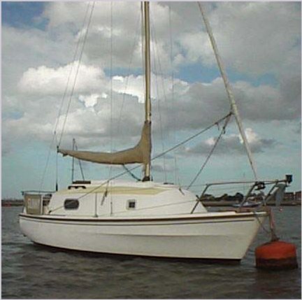 Westerly 21 sailboat under sail