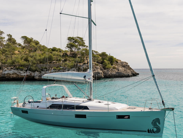 Oceanis 411 Beneteau sailboat under sail